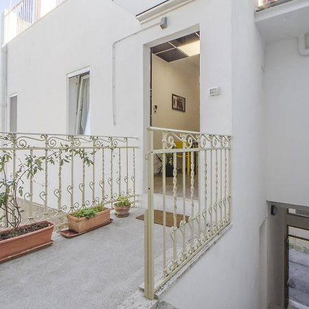 Appartamento Con 2 Camere E 2 Bagni In Centro Con Parcheggio มาเตรา ภายนอก รูปภาพ