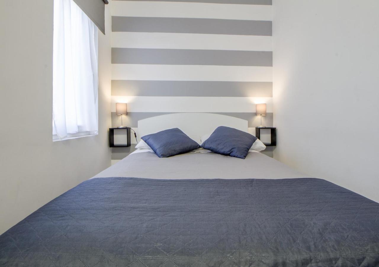 Appartamento Con 2 Camere E 2 Bagni In Centro Con Parcheggio มาเตรา ภายนอก รูปภาพ