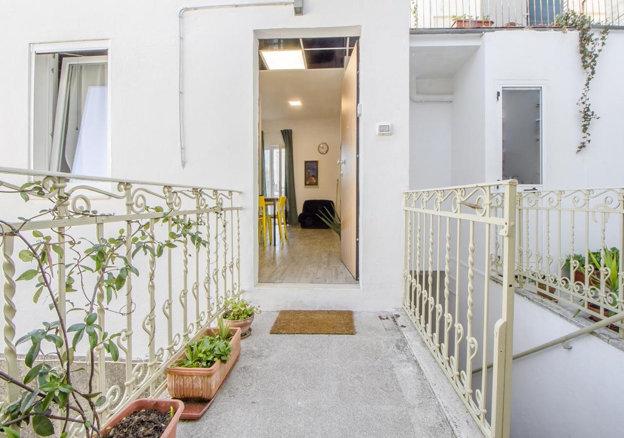 Appartamento Con 2 Camere E 2 Bagni In Centro Con Parcheggio มาเตรา ภายนอก รูปภาพ